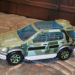 Matchbox Jurassic World Legacy Collection '97 Mercedes-Benz 320 Montana Single Pack