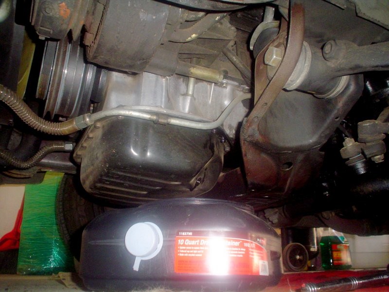 benz oil filter housing leak on OM617 engine before gasket replacement