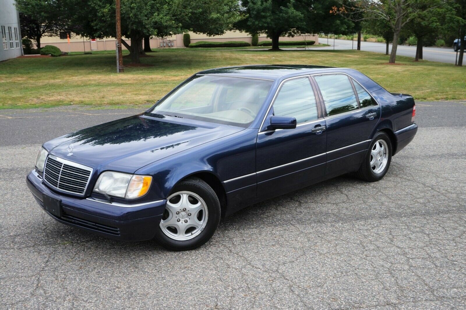 Azure Blue 1998 Mercedes-Benz S420 Front View