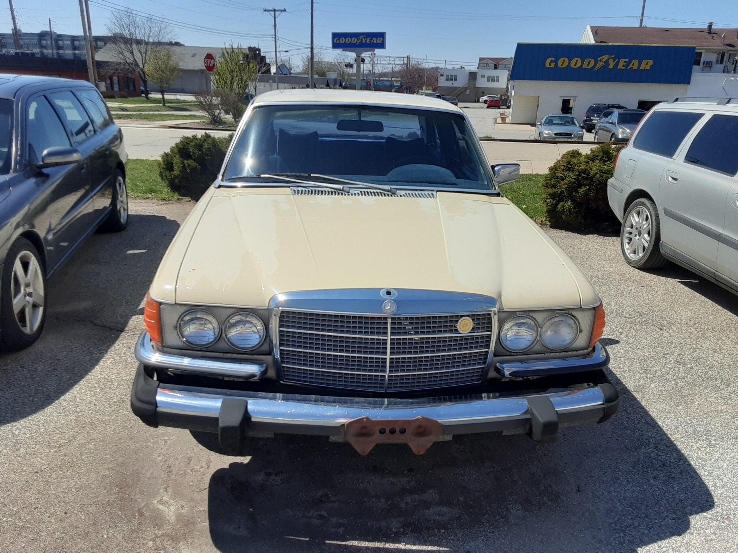 1979 Mercedes-Benz 300SD front